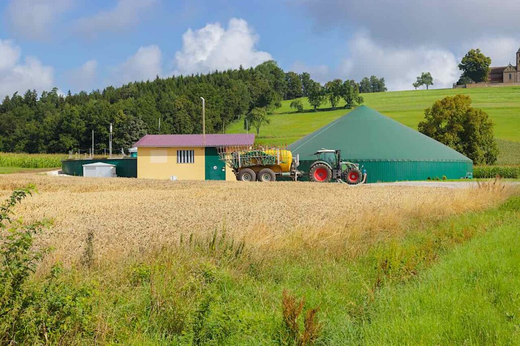 Soweit Biogas-Anlagen nicht selbst über Anlagen zur Lagerung verfügen, müssen Verträge mit Dritten sicherstellen, dass dies gewährleistet ist