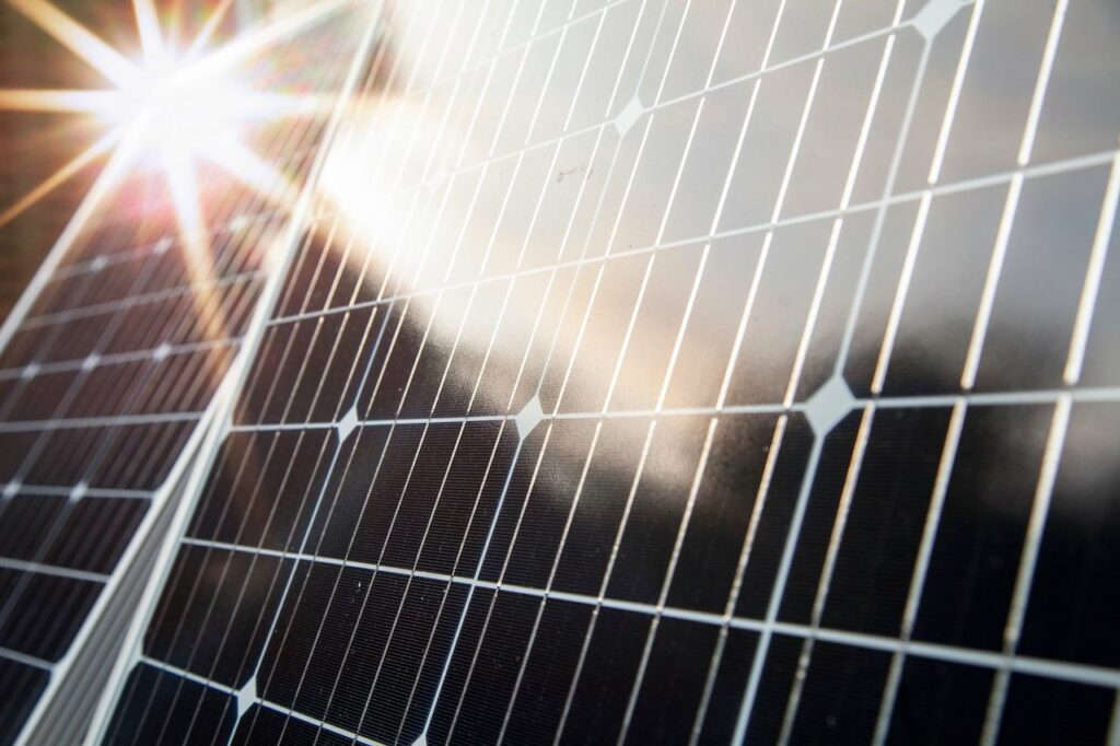 Reflexionen einer Photovoltaikanlage: Muss man das hinnehmen?