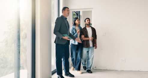 Der BGH hat erstmals klargestellt, dass Makler bei der Wohnungsvermittlung nicht lediglich als verlängerter Arm des Vermieters auftreten, sondern selbst persönlich haftbar gemacht werden können, wenn sie Bewerber wegen ihrer ethnischen Herkunft aussortieren.